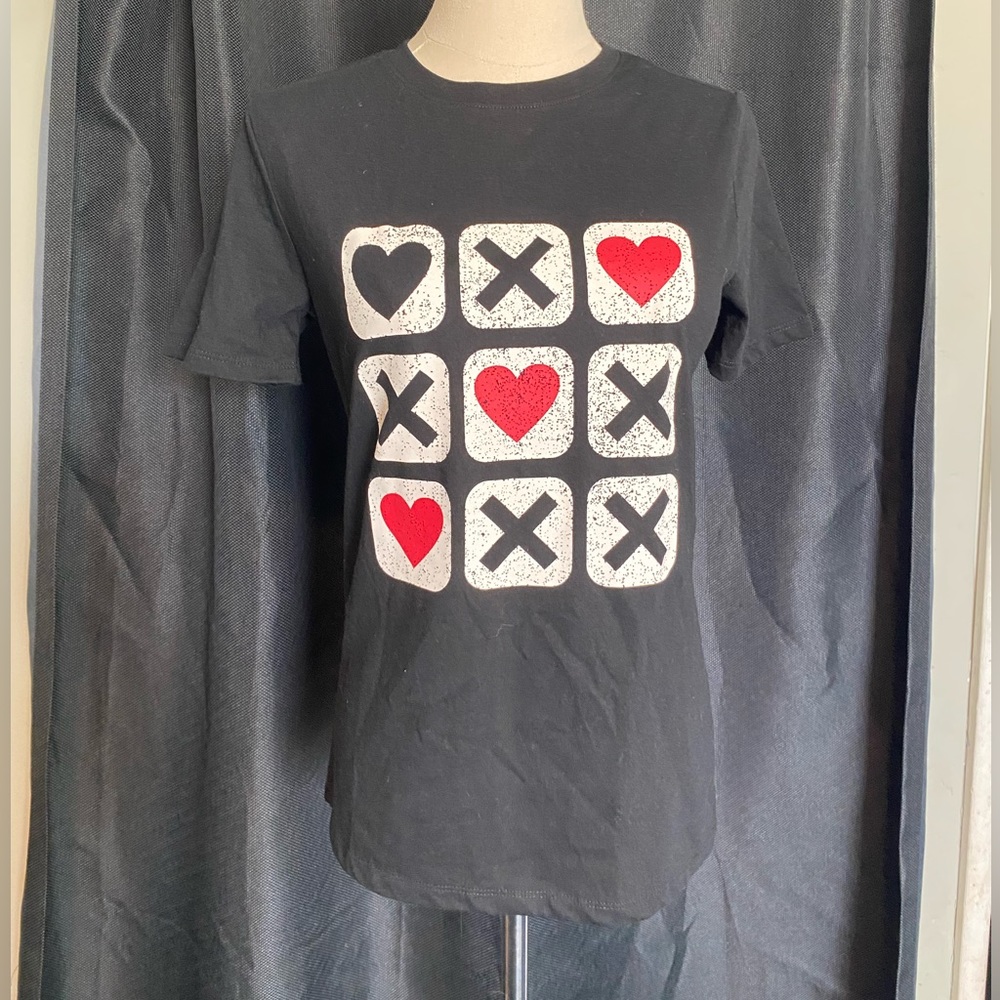 Cat & Jack xoxo top